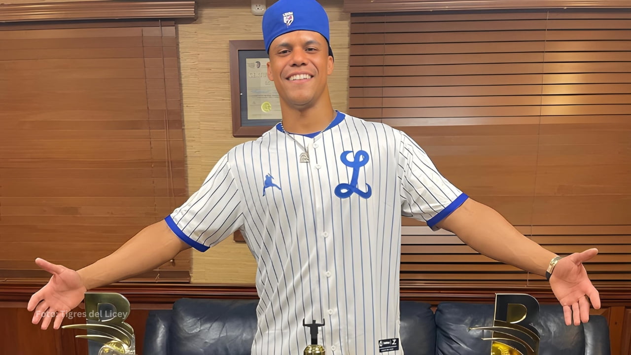 Juan Soto recibe homenaje de Tigres del Licey en LIDOM