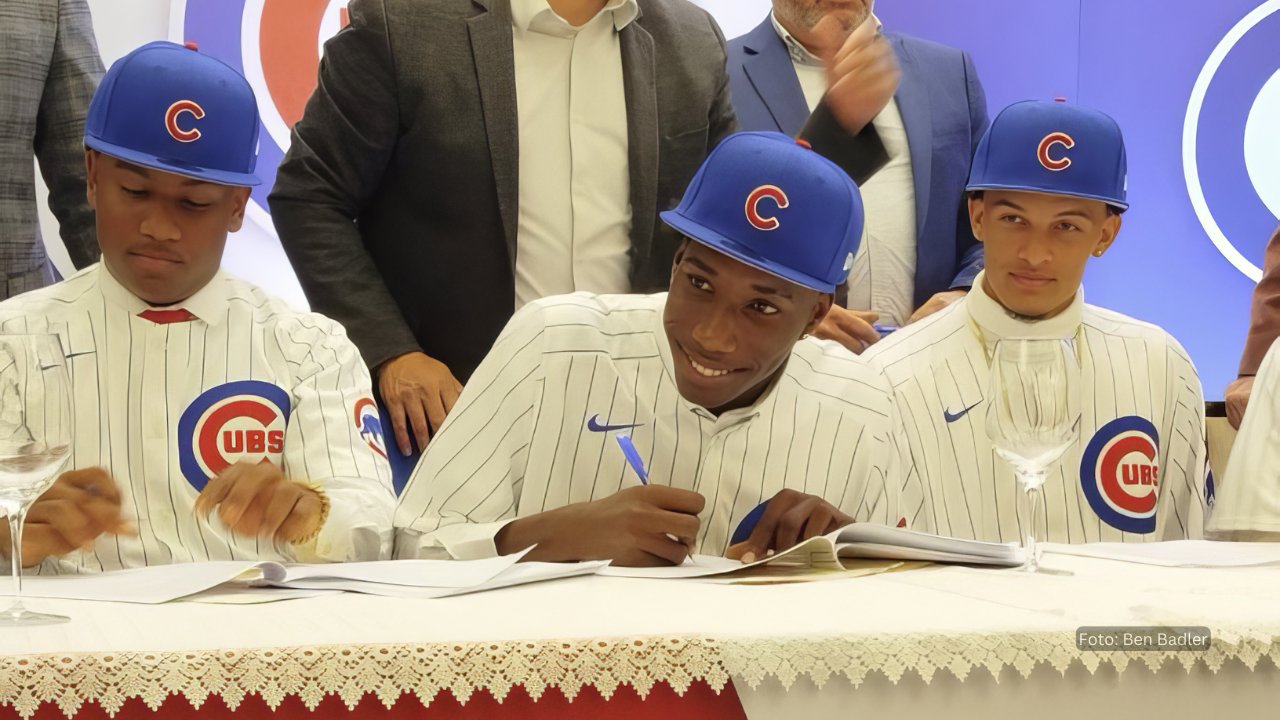 Juan Tomas firma con Chicago Cubs