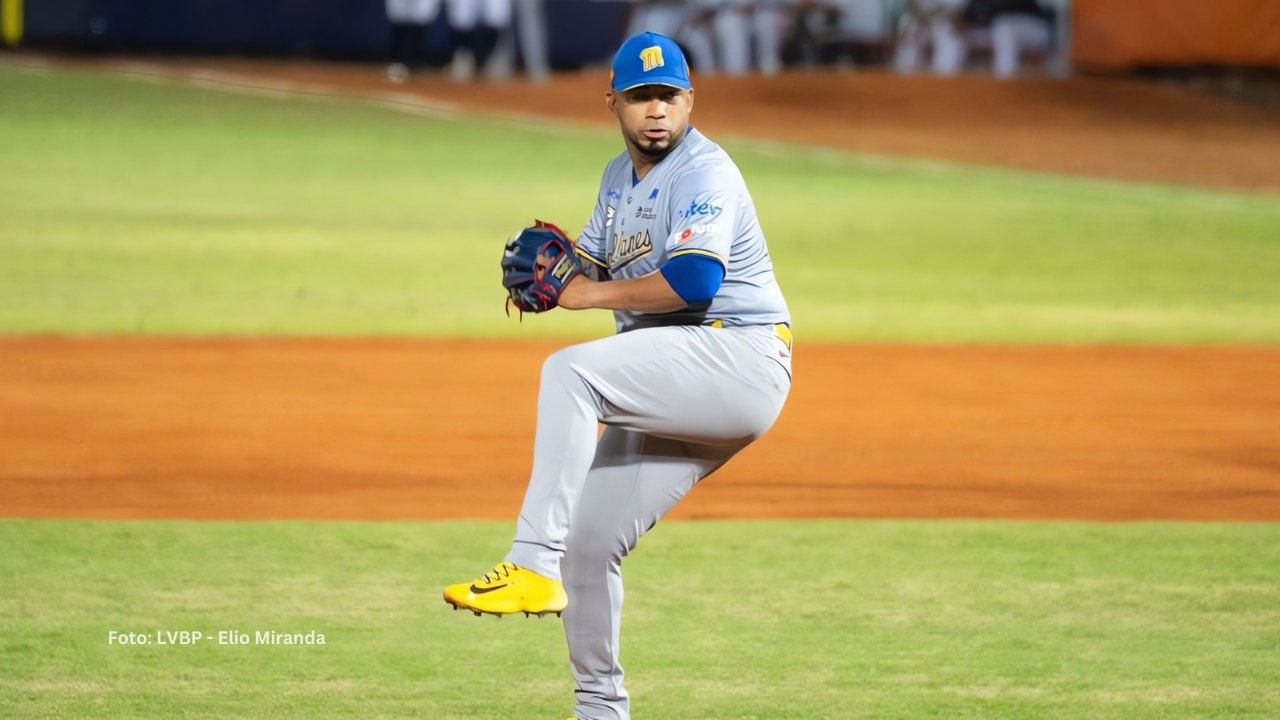 Junior Guerra en la lomita con Navegantes del Magallanes