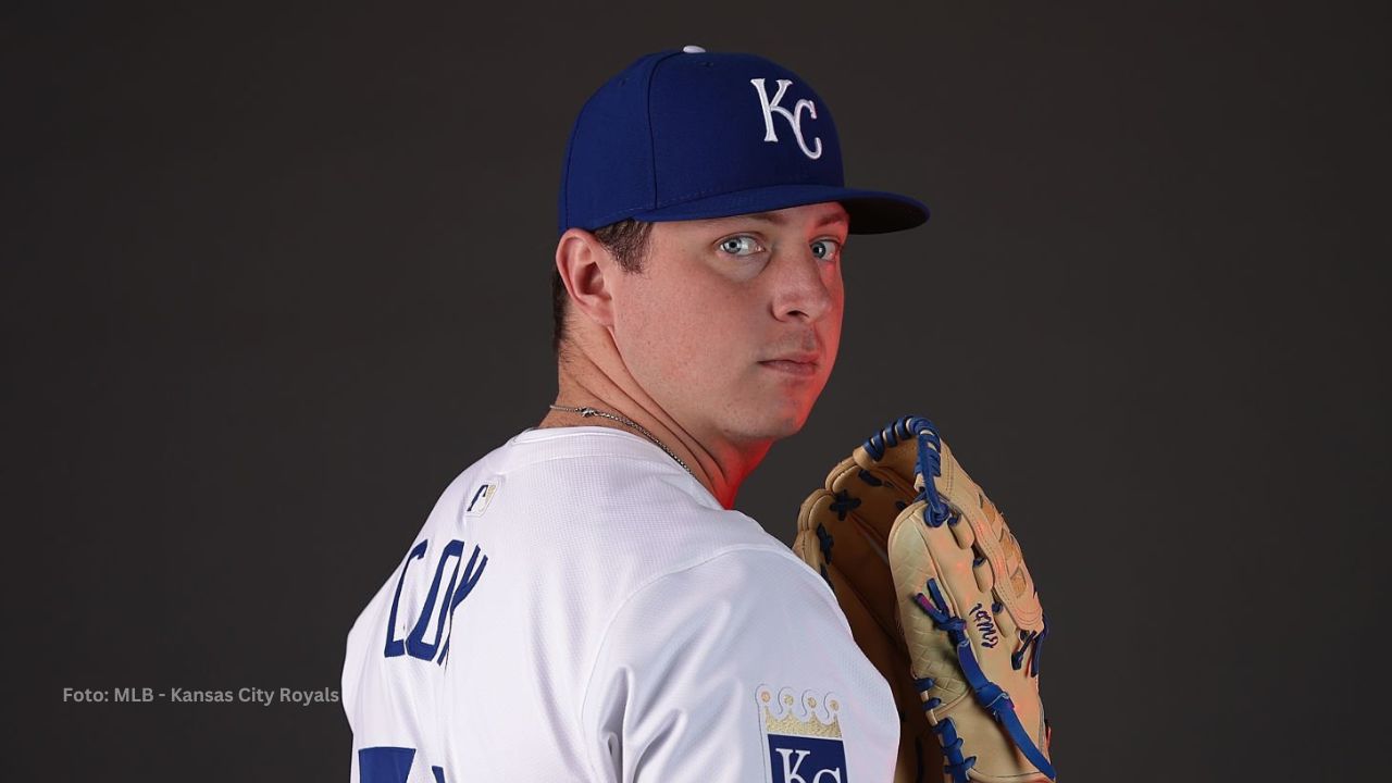 Kansas City Royals firma veterano lanzador Austin Cox para 2025