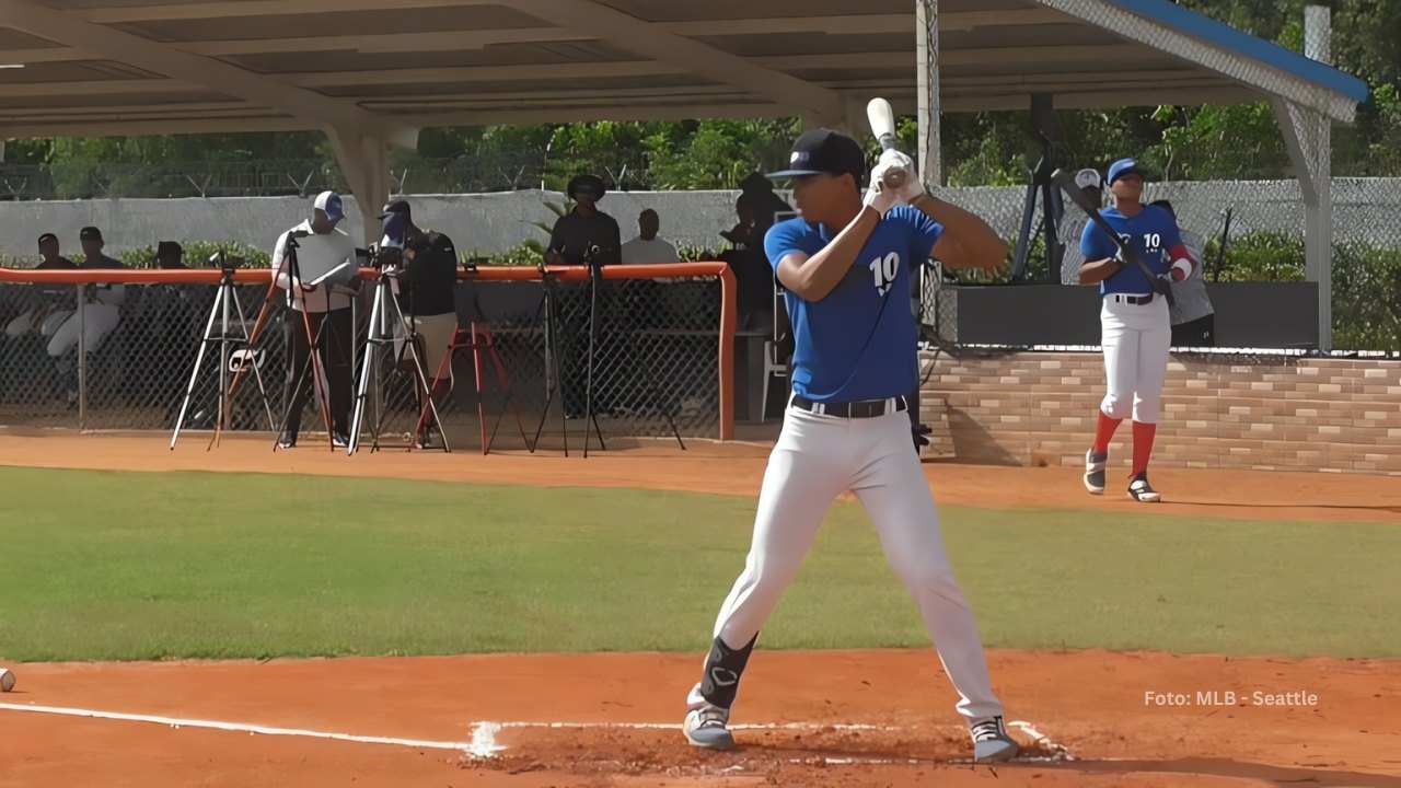 Kendry Martínez tomando un turno en un showcase