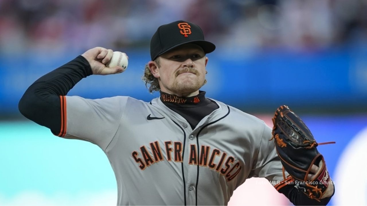 Logan Webb lanzando con San Francisco Giants