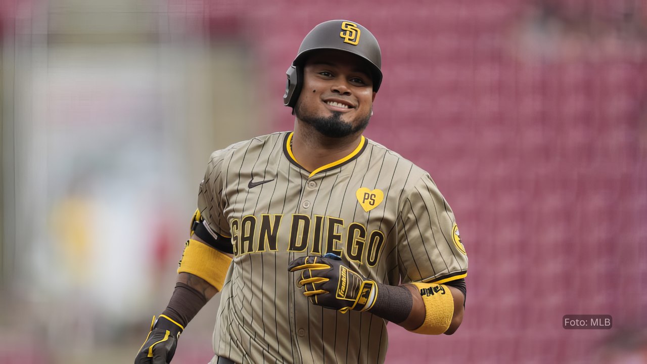 Luis Arraez con uniforme de San Diego Padres