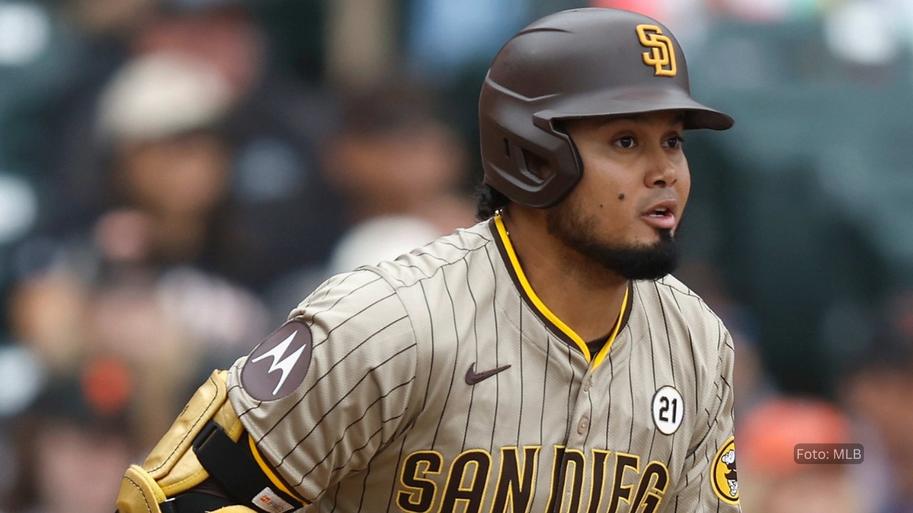 Luis Arraez con uniforme de San Diego Padres