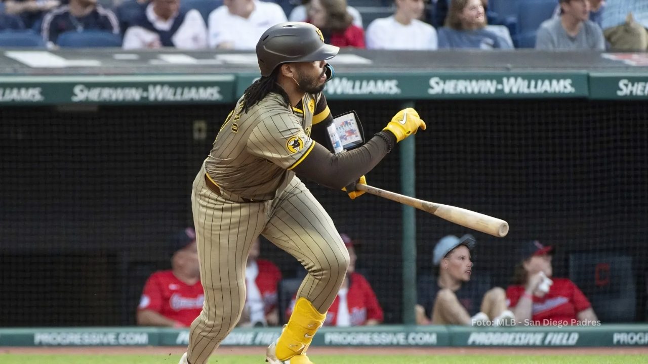 Luis Campusano recorriendo las almohadillas con San Diego Padres