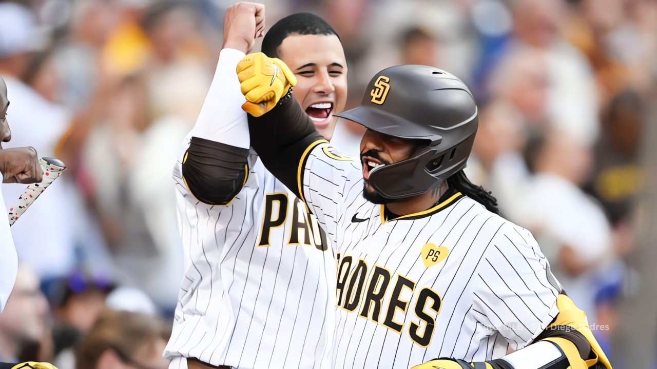 Luis Campusano celebra jonrón con San Diego Padres