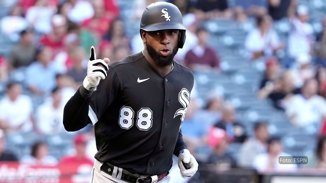 Luis Robert Jr. con uniforme de Chicago White Sox