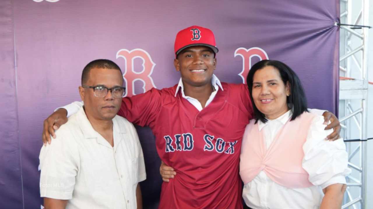 Christopher Cordero se inició a los 12 años en el béisbol, al comenzar a entrenar en la academia de Lenny Pimentel en República Dominicana.