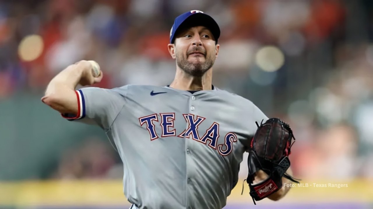 Max Scherzer lanzando con Texas Rangers