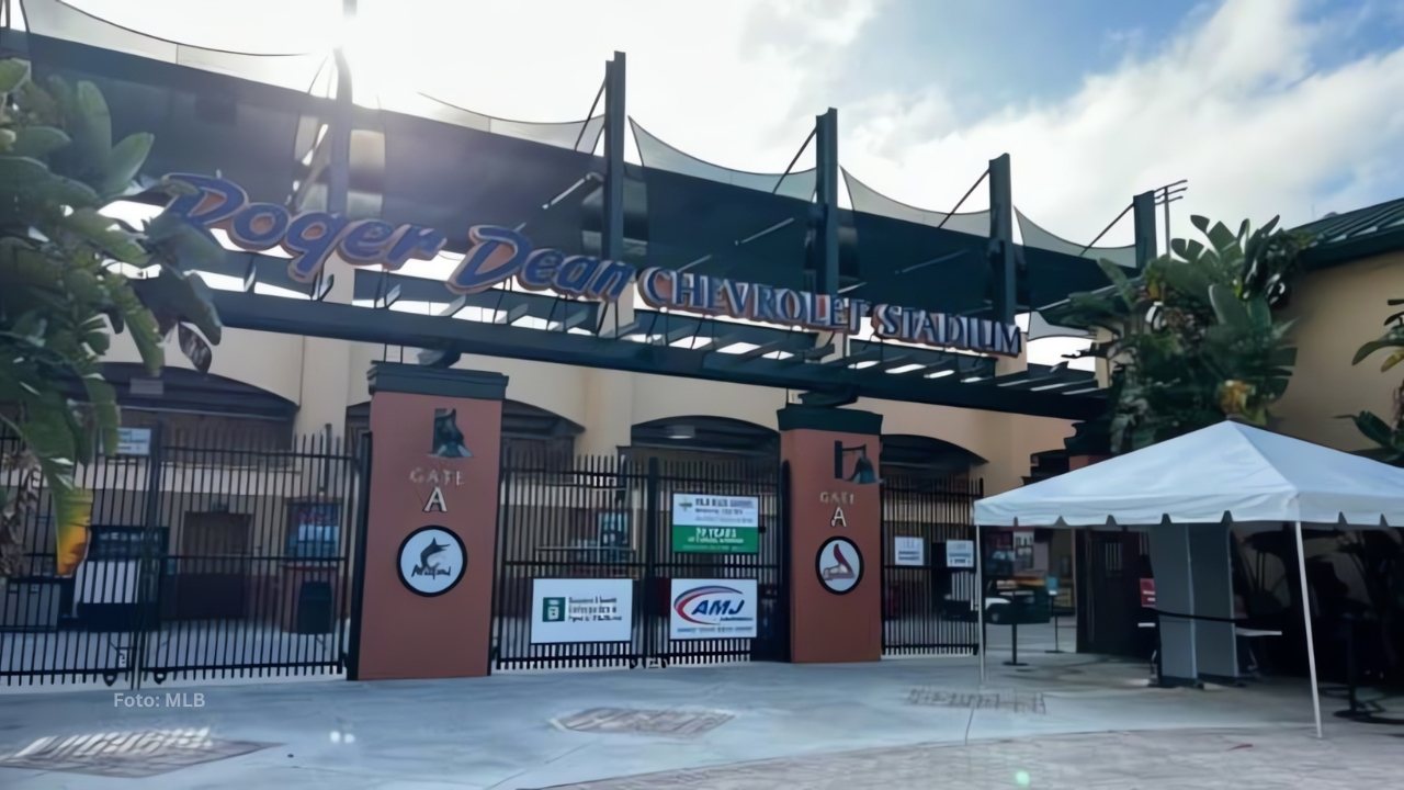 Estadio Roger Dean Chevrlotel Stadium