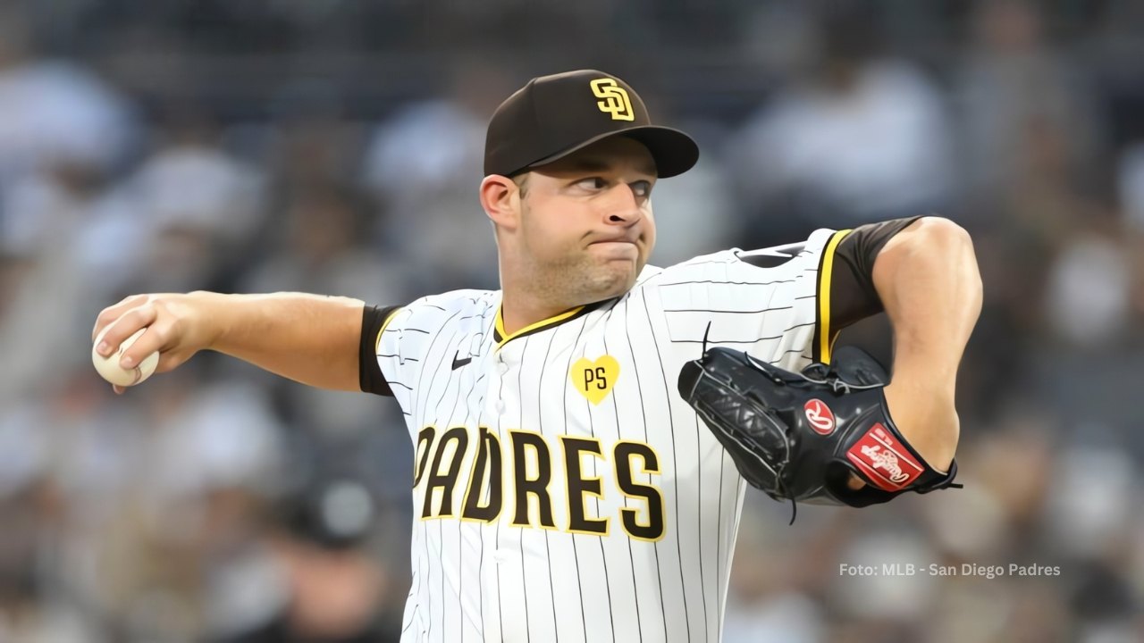 Michael King lanzando con San Diego Padres