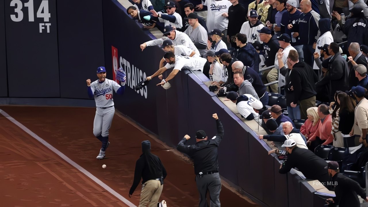 Mookie Betts en el jardín derecho del Yankee Stadium