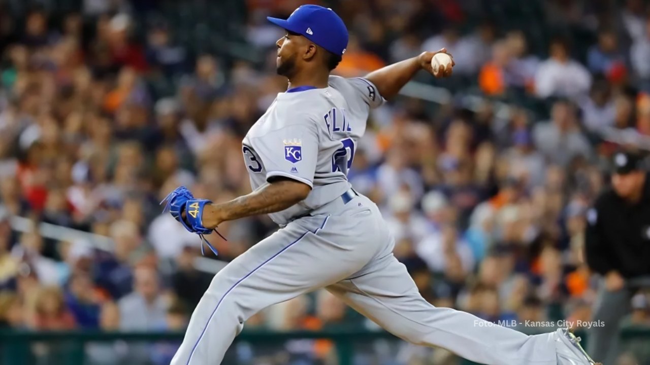 Neftalí Feliz lanzando con Kansas City Royals. Seattle Mariners.