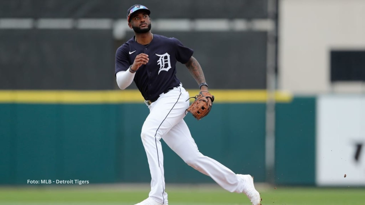 Niko Goodrum en una practica con Detroit Tigers