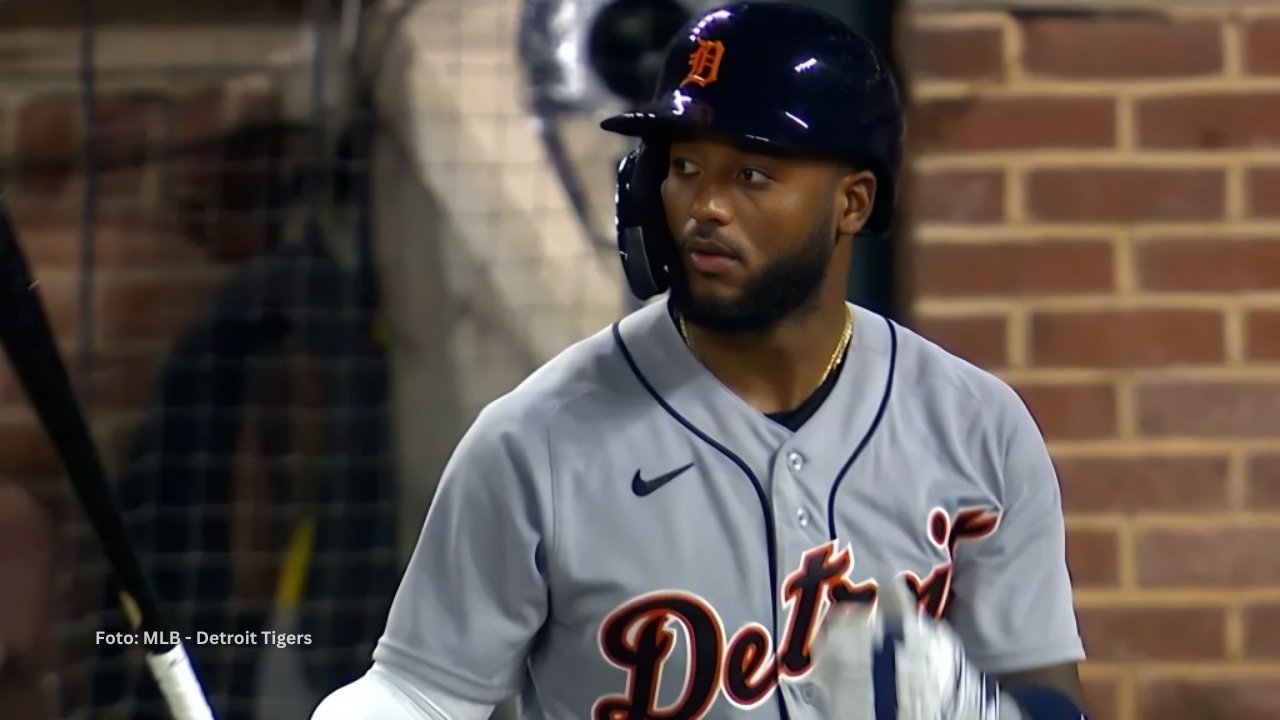 Niko Goodrum bateando con Detroit Tigers