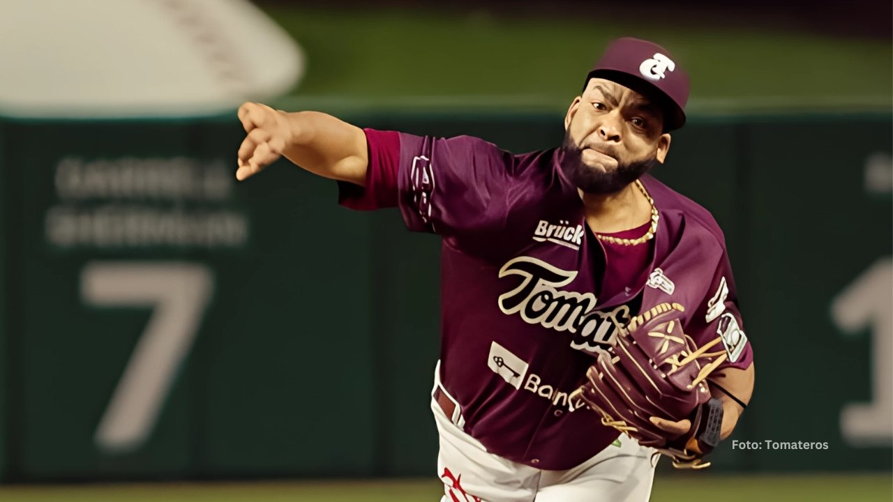 Odrisamer Despaigne lanzando con Tomateros de Culiacán