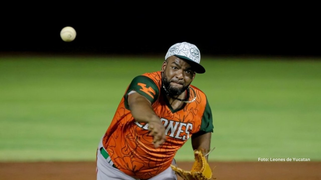 Odrisamer Despaigne lanzando con Leones de Yucatan