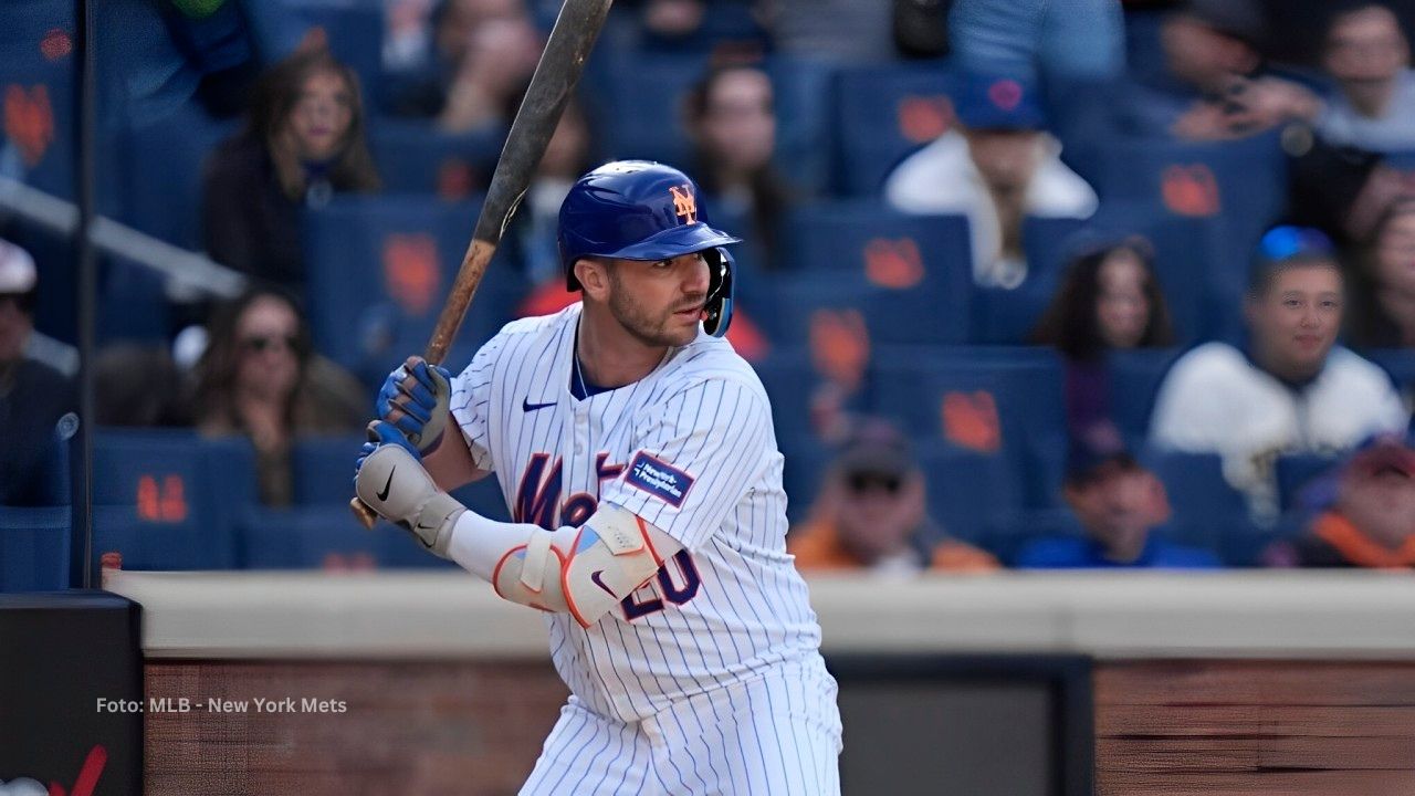 Pete Alonso bateando con New York Mets