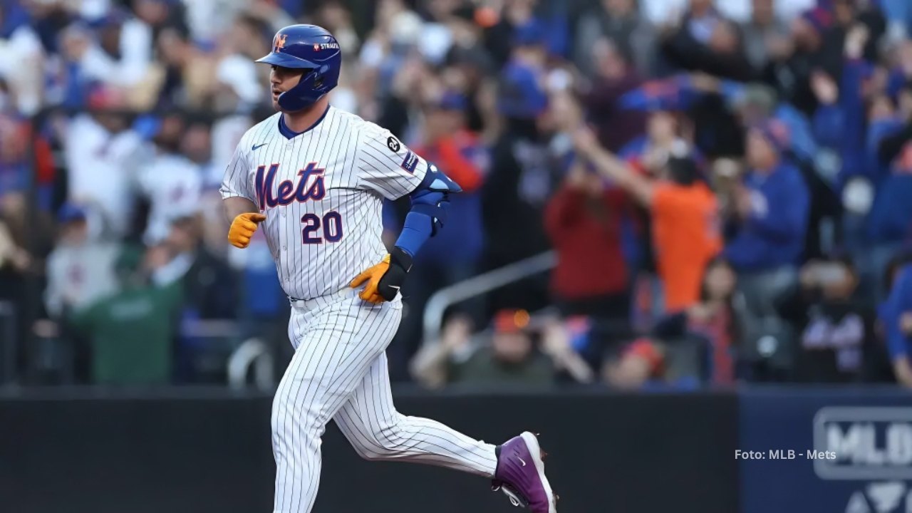 Pete Alonso recorriendo las bases tras jonrón. Toronto Blue Jays.