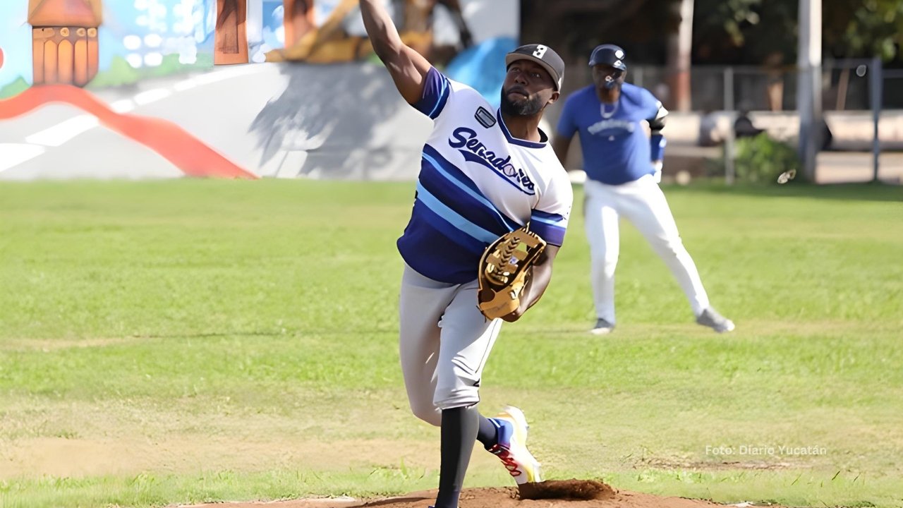 Randy Arozarena como pitcher