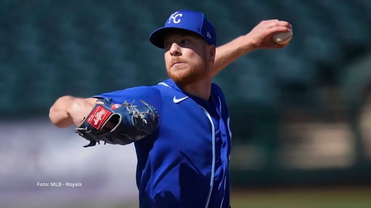 Richard Lovelady lanzando con Kansas City Royals