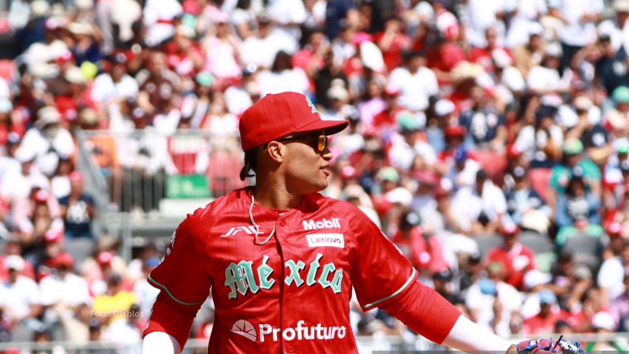 El dominicano Robinson Canó jugando beisbol