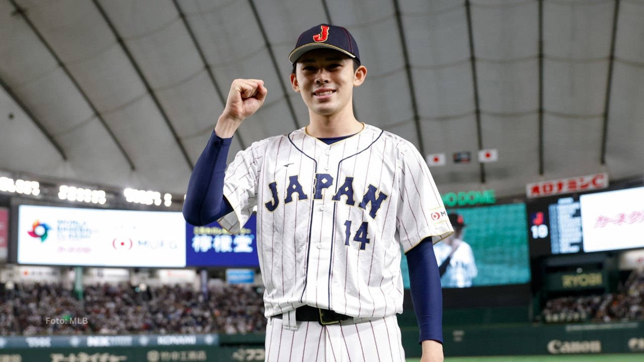 Roki Sasaki con el uniforme de Japón