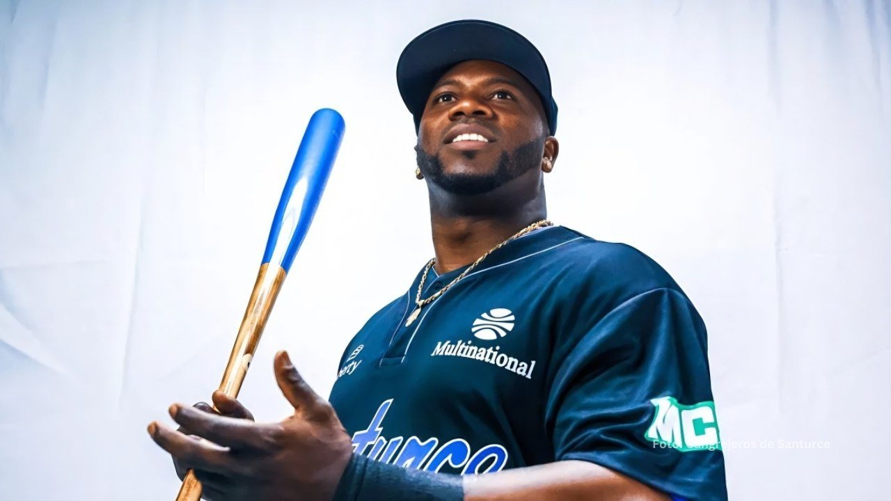 Rusney Castillo en una presentación con Santurce