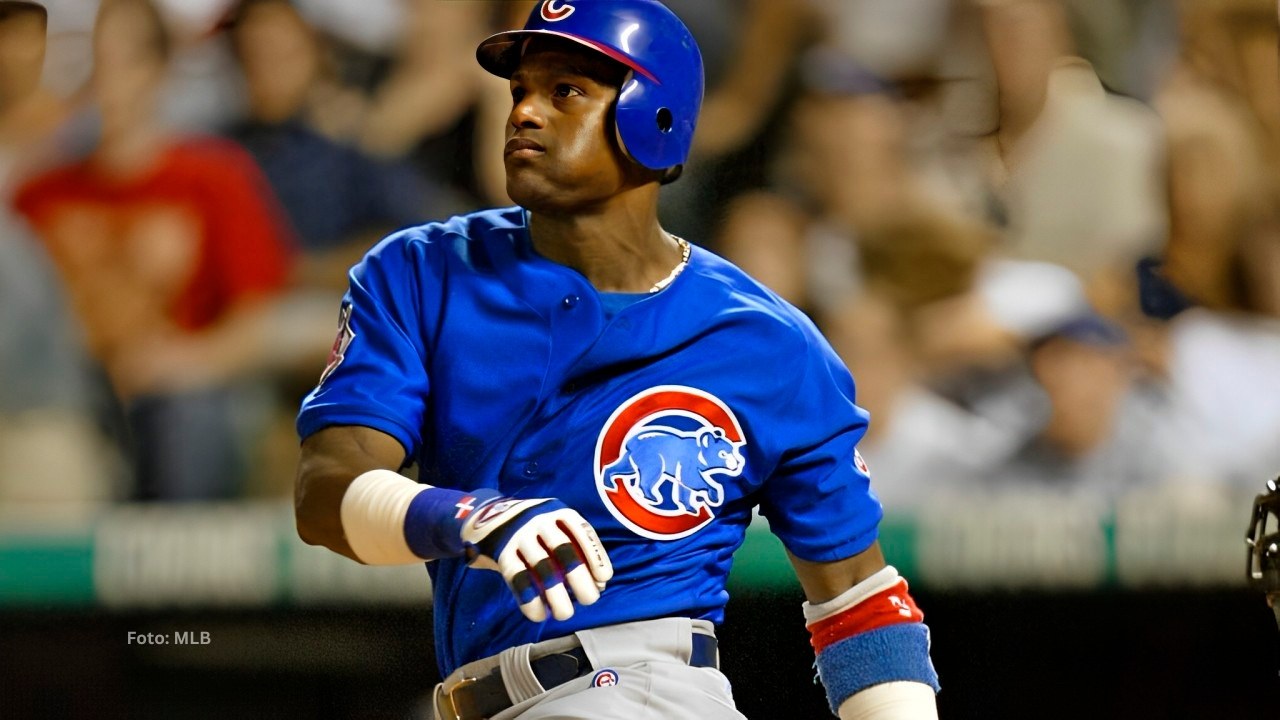 Sammy Sosa bateando con Chicago Cubs