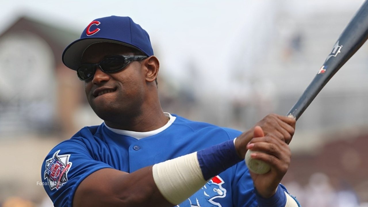 Sammy Sosa en una practica con Chicago Cubs