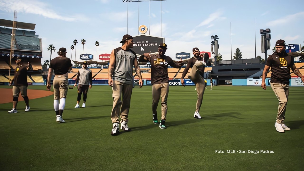 Jugadores de San Diego Padres practicando