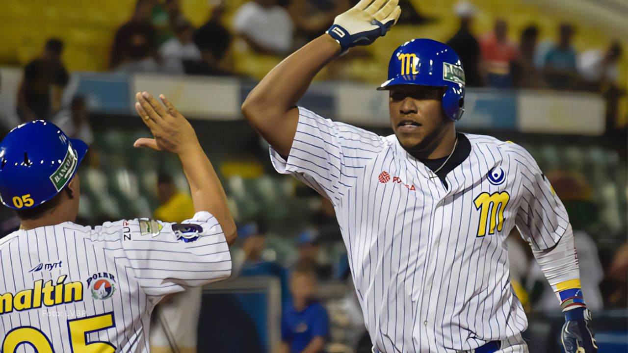 Moises Gomez con el uniforme de Magallanes