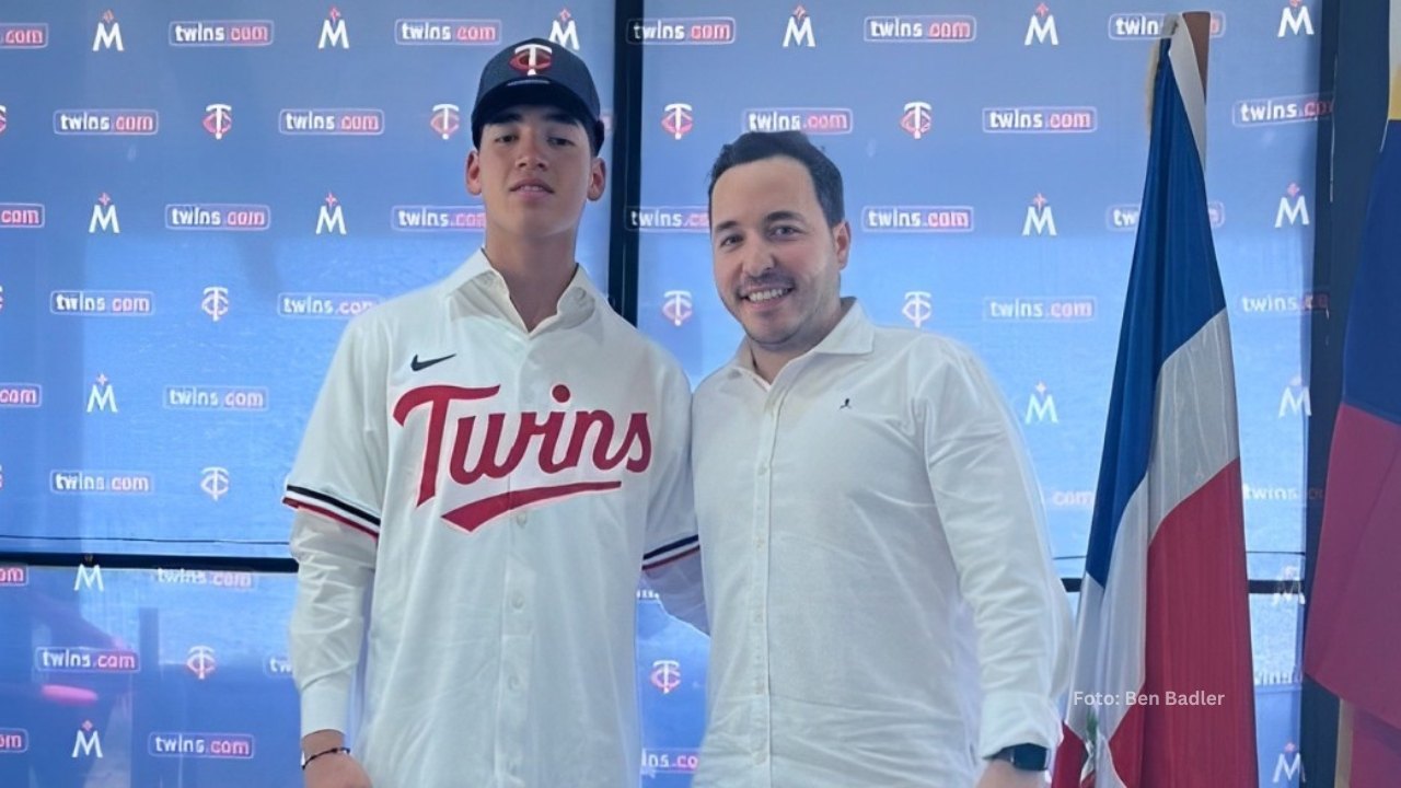 Santiago León en su presentación con Minnesota Twins