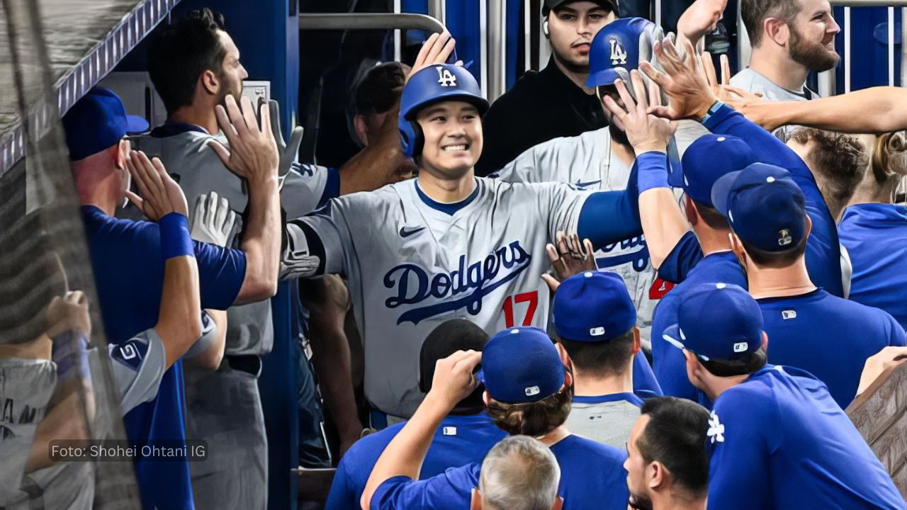 Shohei Ohtani celebrando dugout dodgers