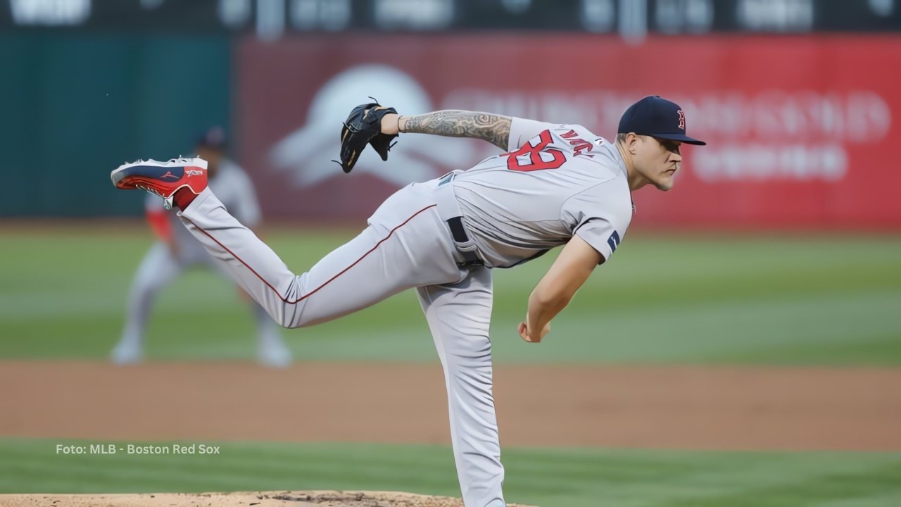 Tanner Houck lanzando con Boston Red Sox