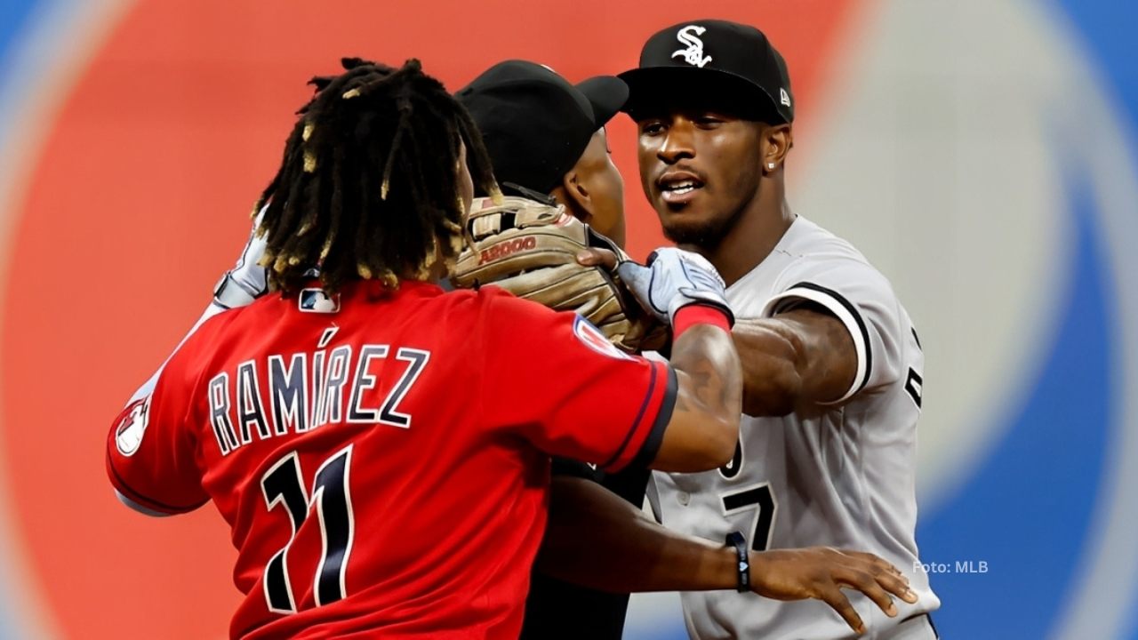 Tim Anderson discutiendo con José Ramirez