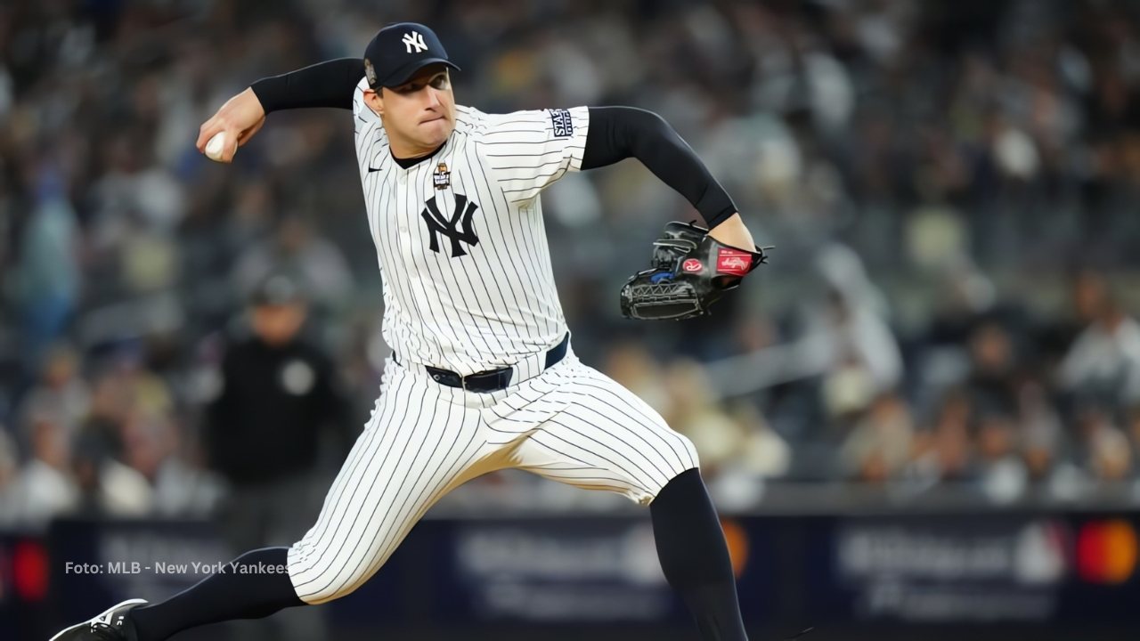 Tommy Kanhle lanzando con New York Yankees