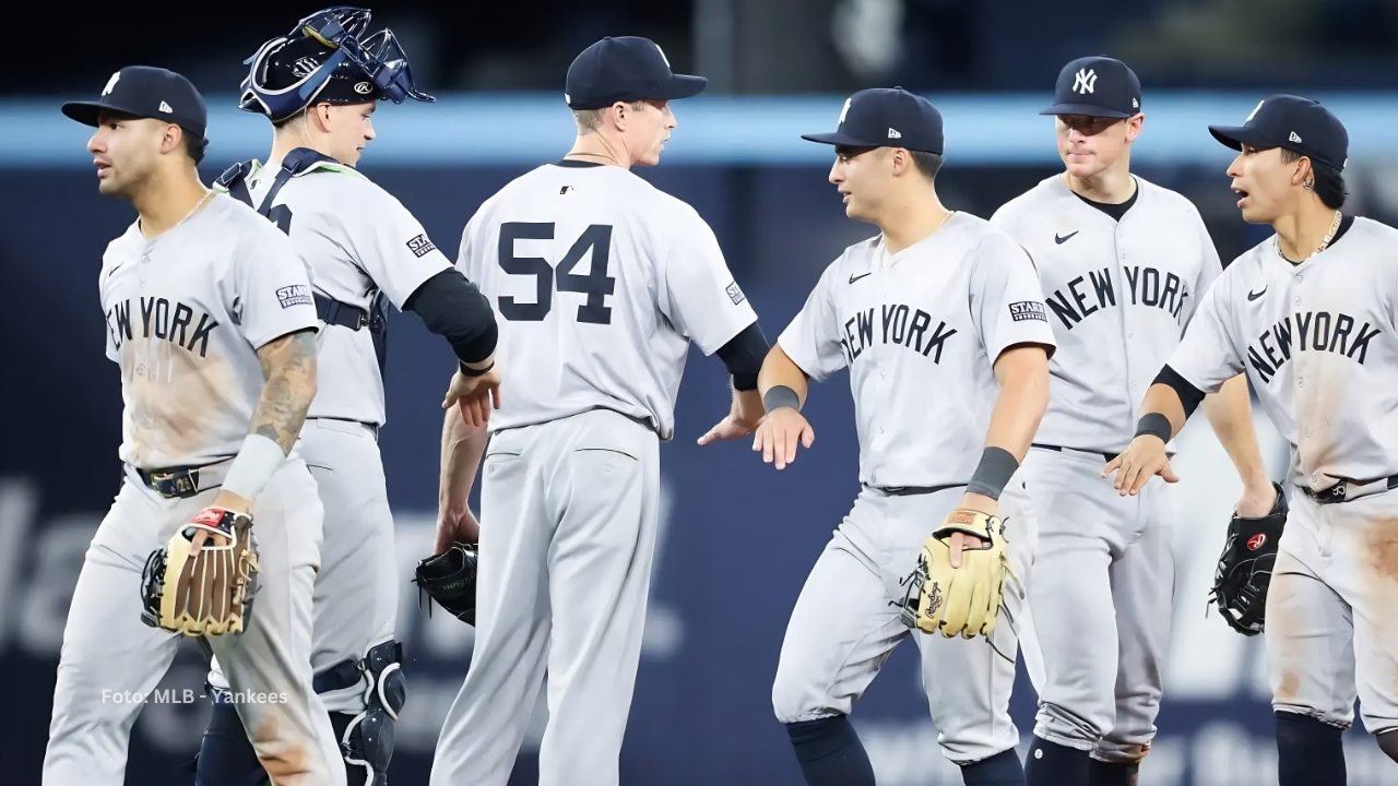 Jugadores de New York Yankees celebrando una victoria