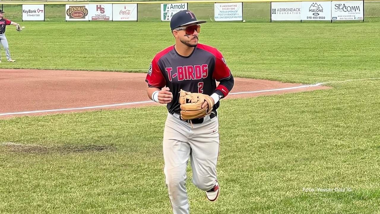 Yasser Diaz en una practica con T-Birds