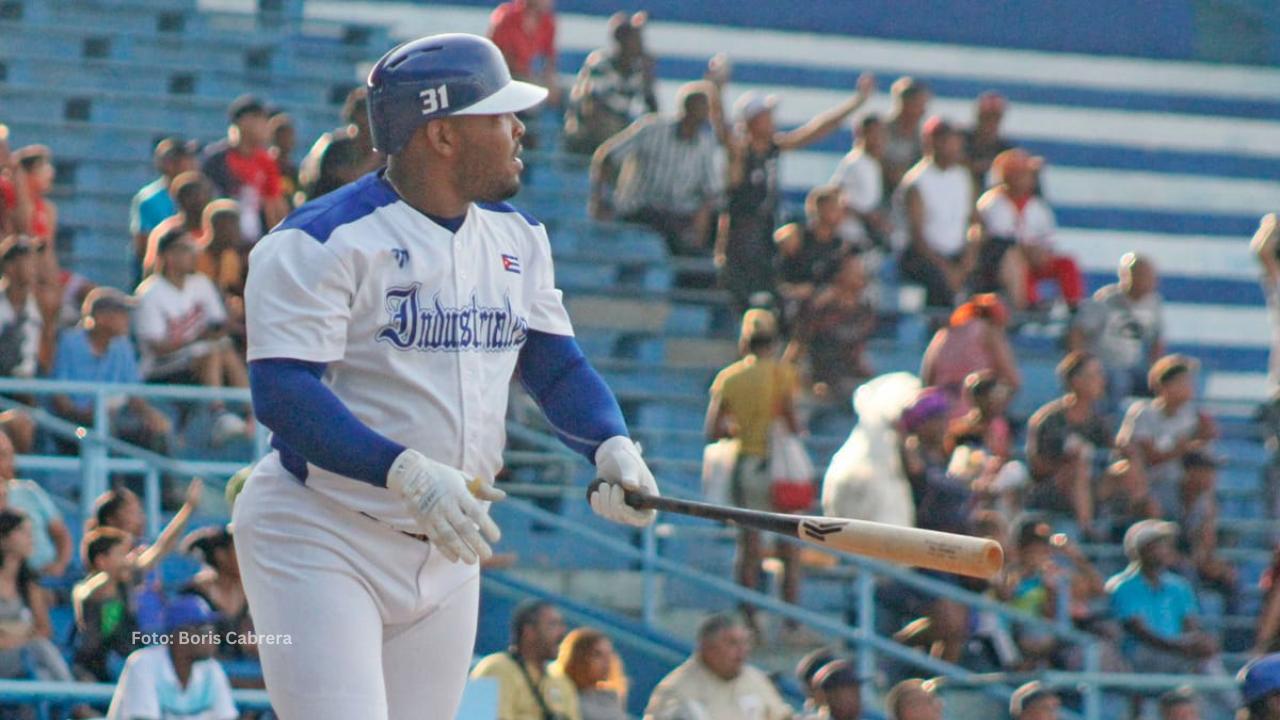 Yasmany Tomás formará parte del roster oficial de Industriales de cara a la III Liga Élite de beisbol.