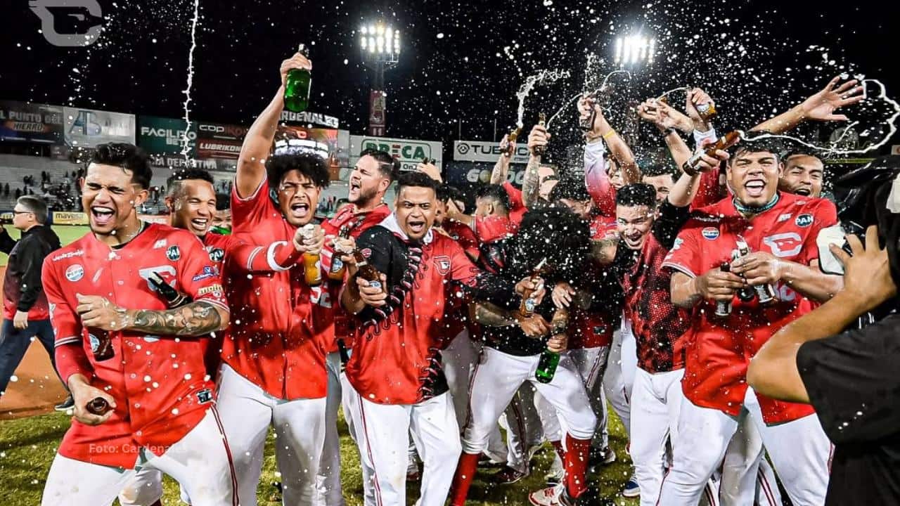 Cardenales de Lara ganó por paliza a Tigres y clasificó a la Gran Final de la LVBP 2025.