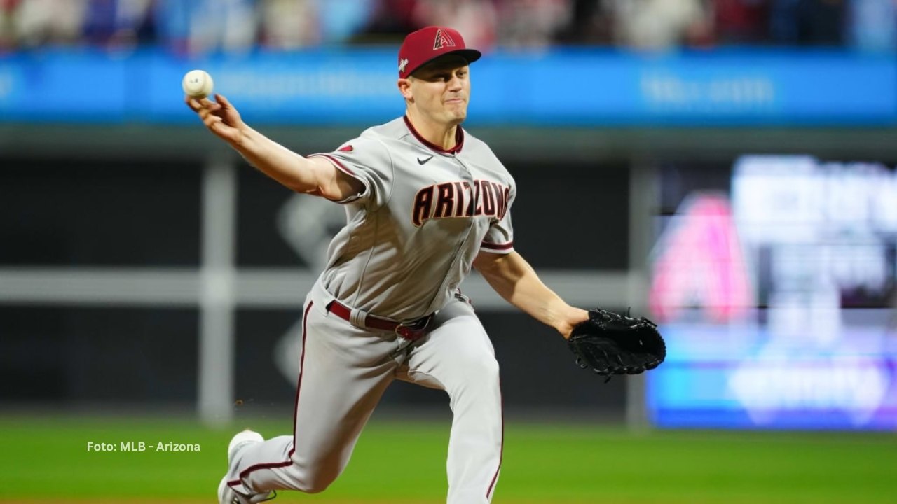 Paul Sewald lanzando con Arizona Diamondbacks