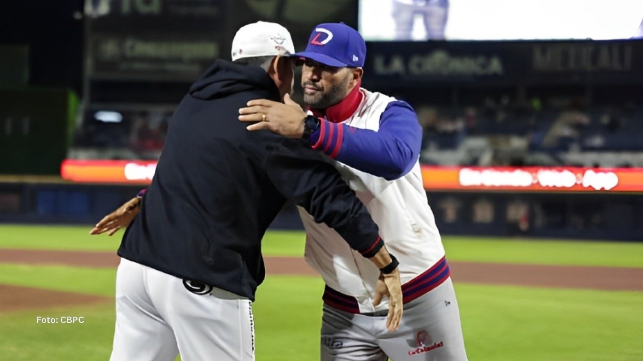 Albert Pujols saludando a Benjamín Gil