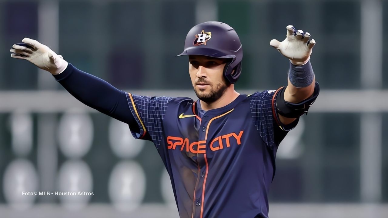 Alex Bregman celebra un doble con Houston Astros