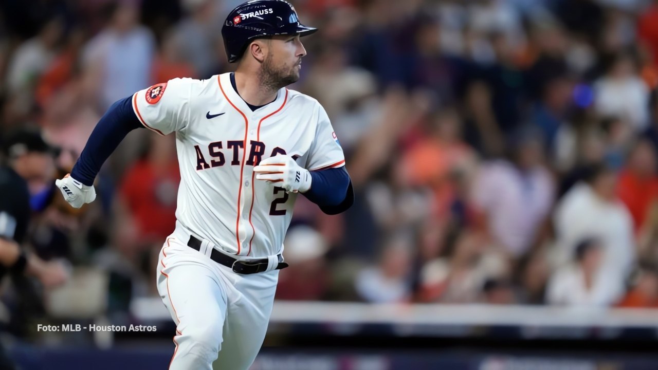 Alex Bregman corriendo las bases con Houston Astros