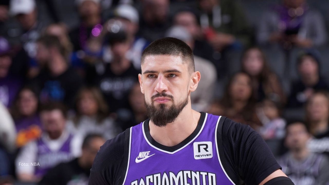 Alex Len reforzará a Los Angeles Lakers.