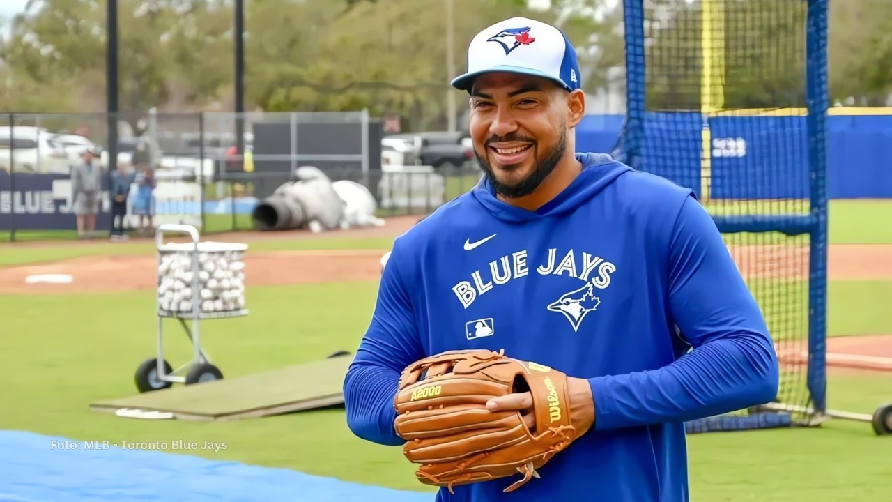 Anthony Santander en practicas de Toronto Blue Jays