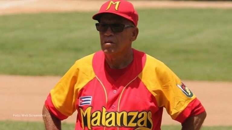 Armando Ferrer con uniforme de Matanzas