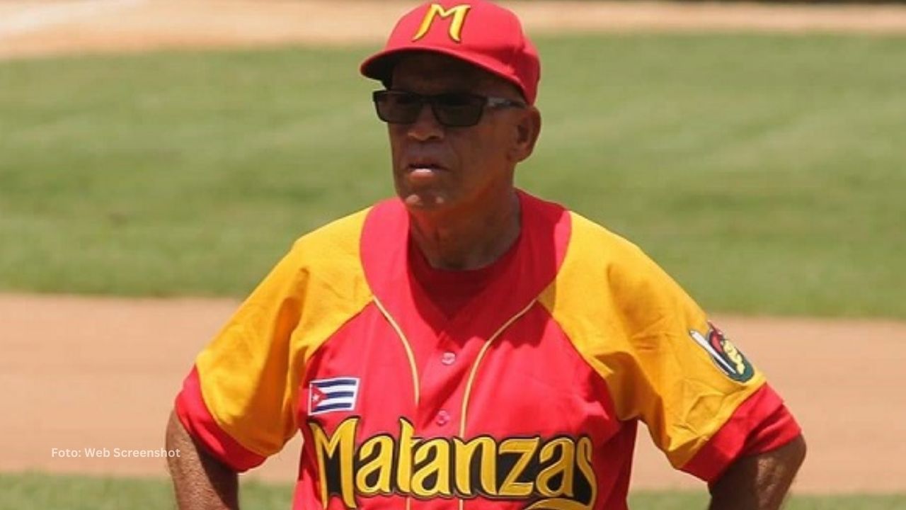 Armando Ferrer con uniforme de Matanzas