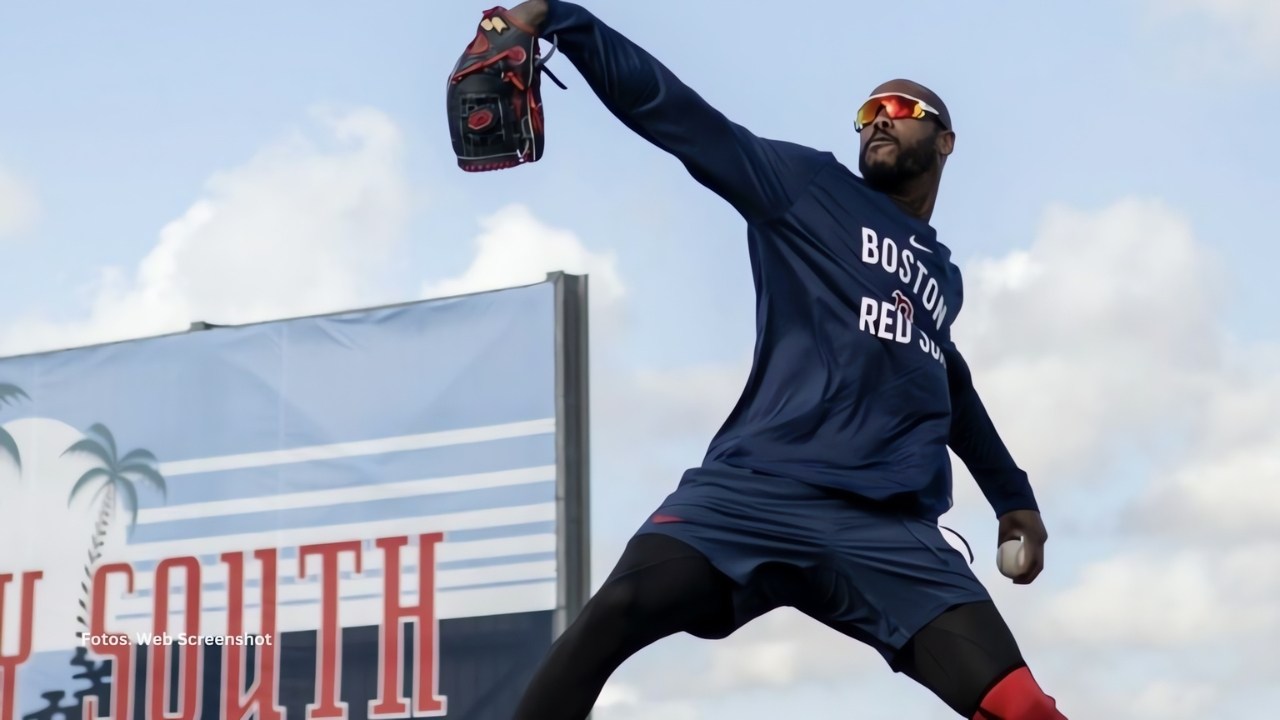 Aroldis Chapman calentando con Boston Red Sox